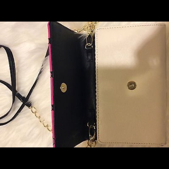 NEW BETSEY JOHNSON 💋💋QUILTED CONVERTIBLE HANDBAG - Picture 4 of 6